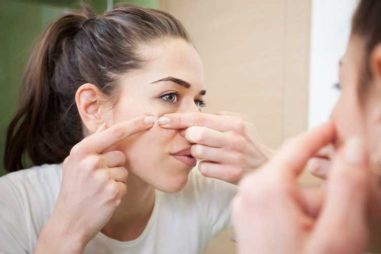 اشتباهات رایج در روتین پوستی شب دختران جوان
